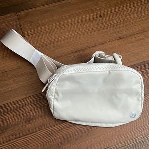 Lululemon Everywhere Belt Bag 1 L